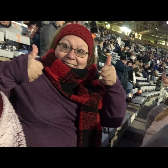 Meet your Posher, Deborah - Picture 1 of 1